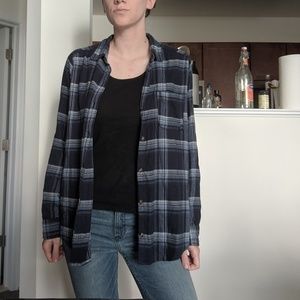 🚩SOLD🚩Navy Blue Plaid Flannel